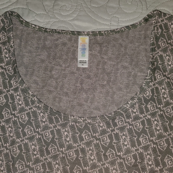 NWT XL LULAROE CLASSIC TEE (GRAY/PINK) - Picture 2 of 5